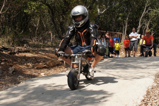 mini motos parc d'attraction Montpellier enfant au pays des carrioles